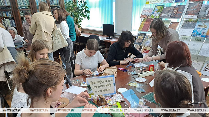 "Тайны" книгохранилища и путешествие в прошлое. Как прошла "Библионочь-2026" в областной библиотеке в Бресте