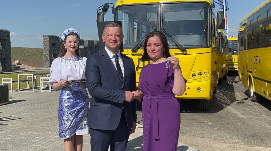 Брестская область получила 25 новых школьных автобусов