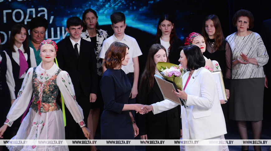 Премии Брестского облисполкома вручили 67 победителям олимпиад и их учителям