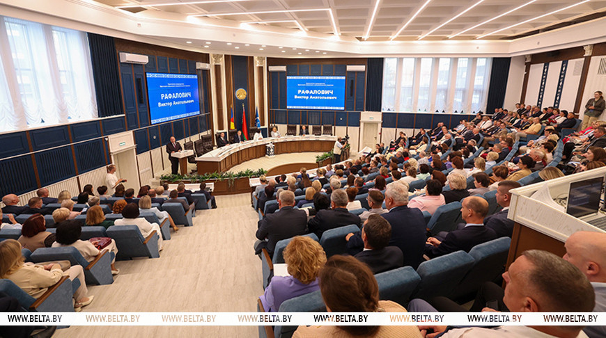 Около 300 специалистов сферы образования собрались на педагогической конференции в Бресте