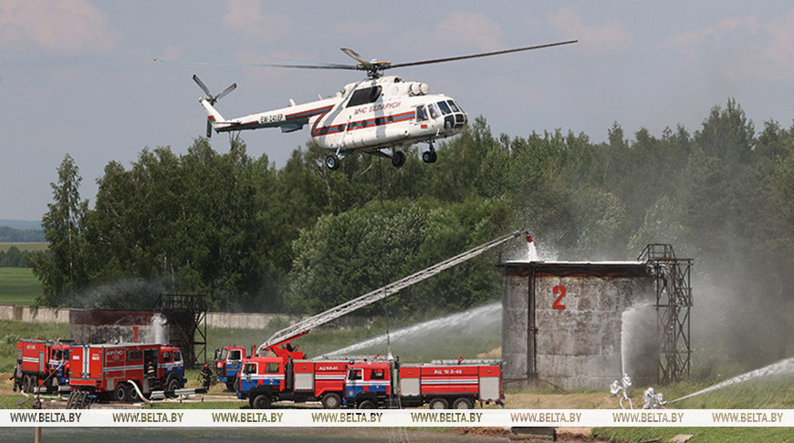 Lukashenko sends professional holiday greetings to firefighters