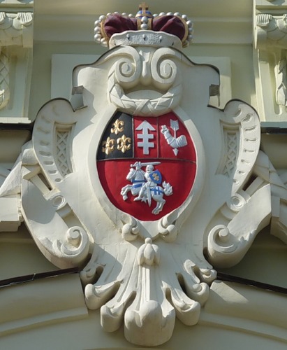 Герб Сапег «Лис» на воротах их дворца